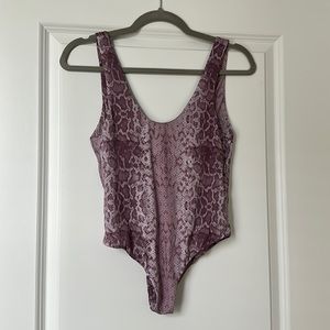 MAI one piece swimsuitlow back